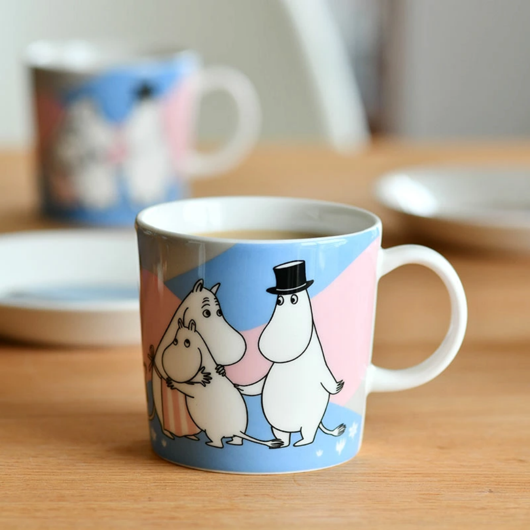 Moomin Arabia Home at Last mug 2025 featuring Moomintroll and the Moomin family